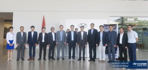 Lanh dao HMC và HTCV tới thăm Hyundai Đông Nam (1)