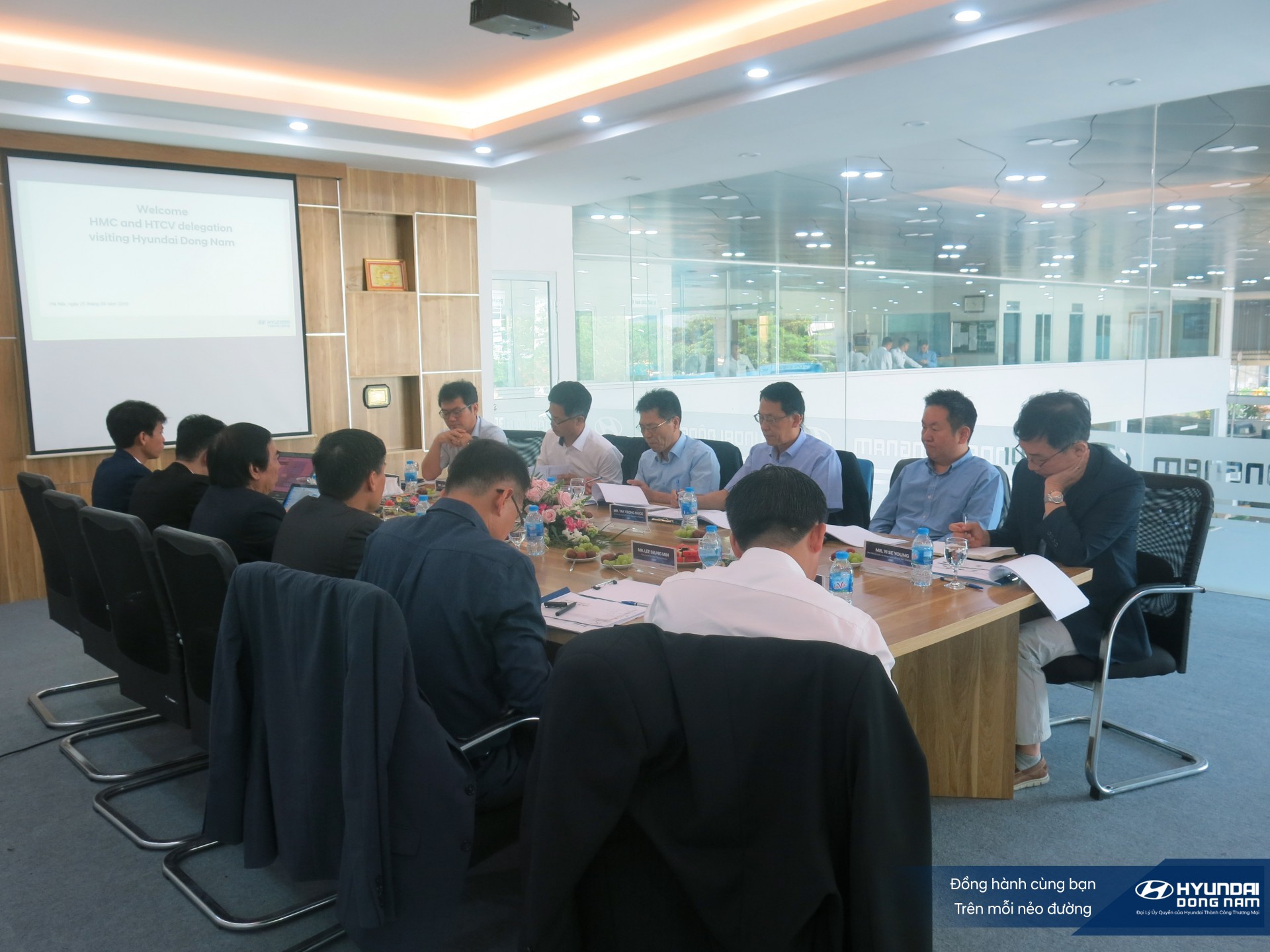 Lanh dao HMC và HTCV tới thăm Hyundai Đông Nam (11)
