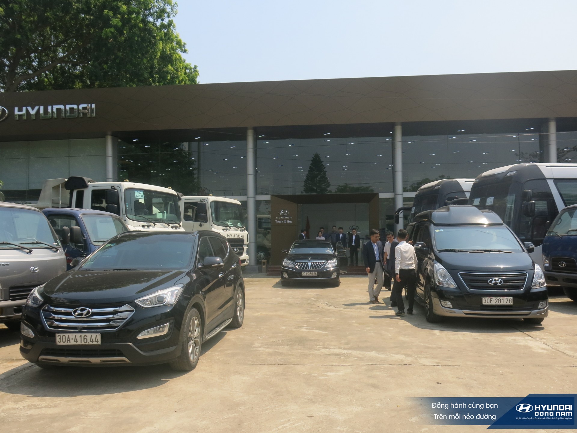 Lanh dao HMC và HTCV tới thăm Hyundai Đông Nam (15)