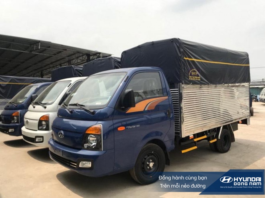 Hyundai New Porter 150 tại bãi đỗ xe trong showroom Hyundai Đông Nam