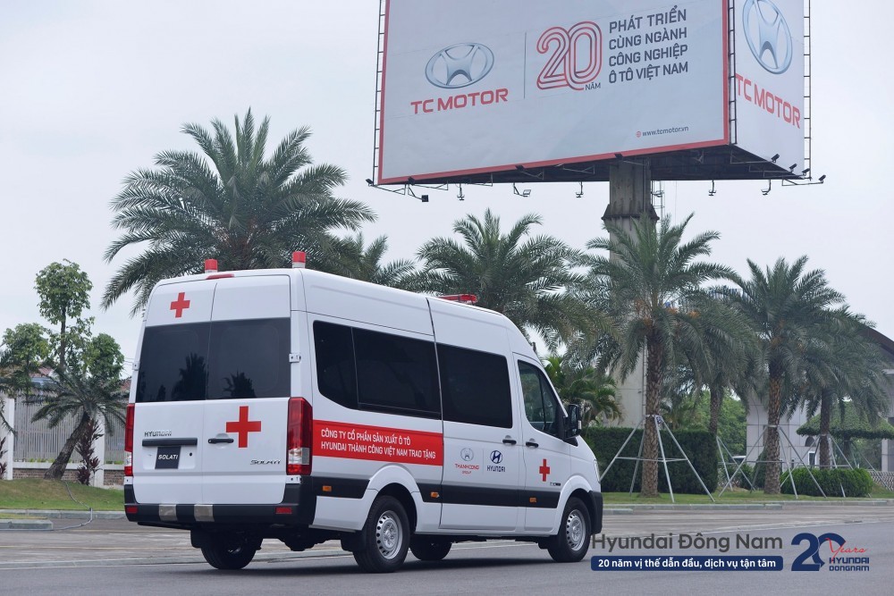 duoi xe cuu thuong hyundai solati 2025