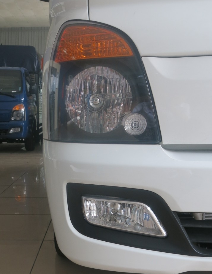 Cụm đèn pha trước