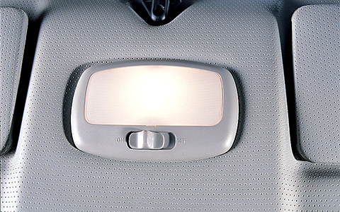 Đèn trần cabin trên xe Hyundai 110SP 7 tấn