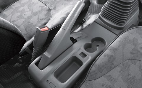 Chỗ để cốc và vật dụng cá nhân cho lái xe trên xe Hyundai 110SP 7 tấn