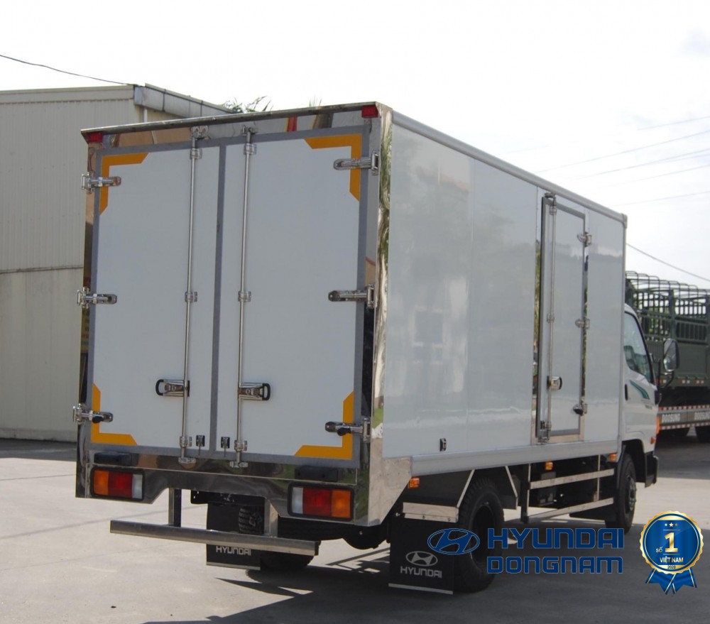 Hyundai 75S thùng đông lạnh (1)