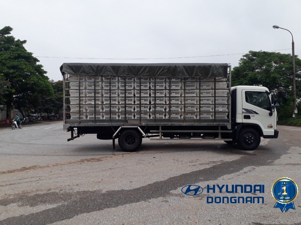 huyndai ex8l chở gà thịt, gà lồng (3)