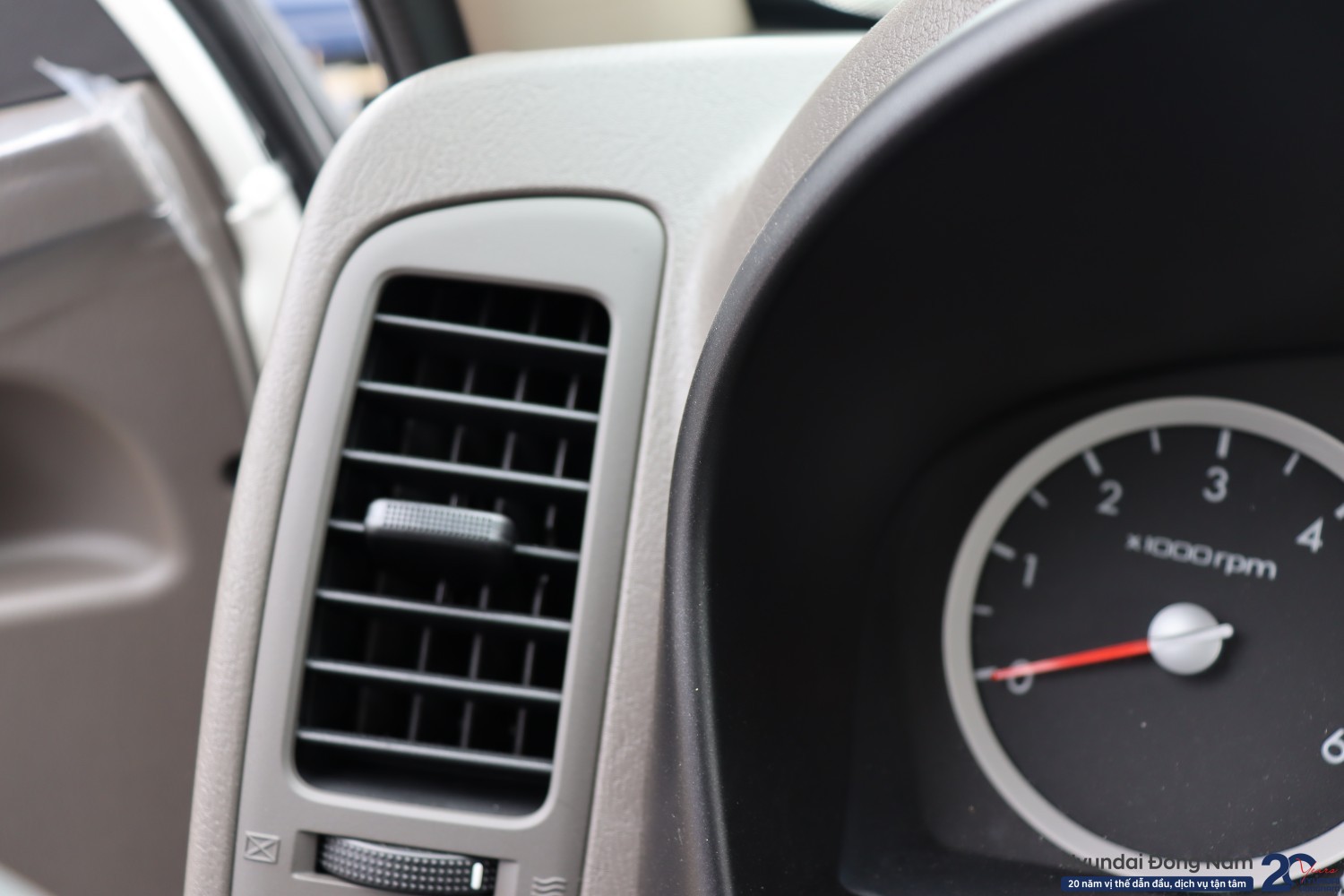 cửa gió điều hòa trên Hyundai H150 TĐL