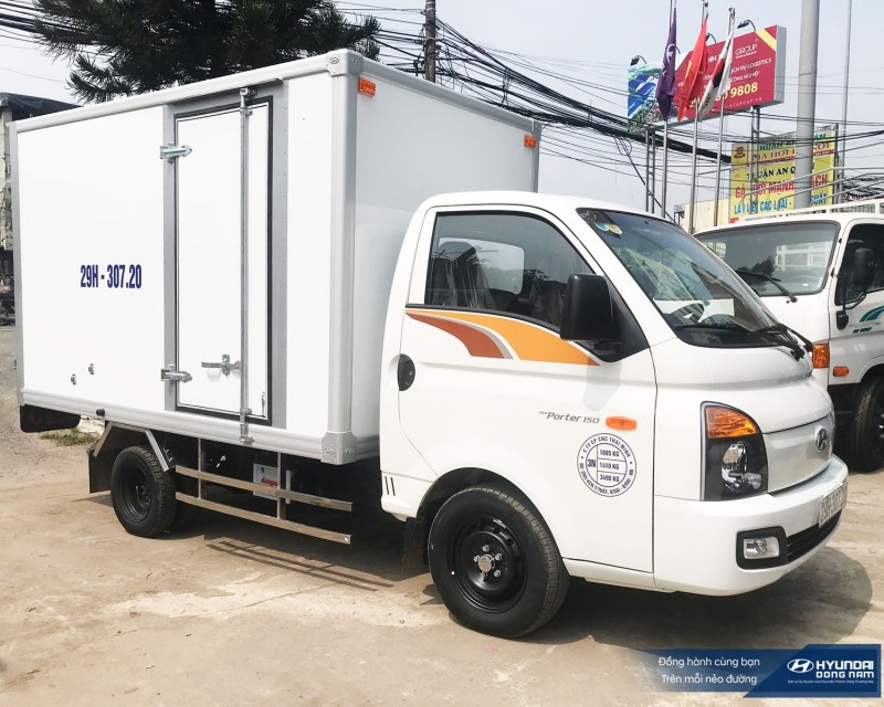 Hyundai New Porter 150 thùng composite