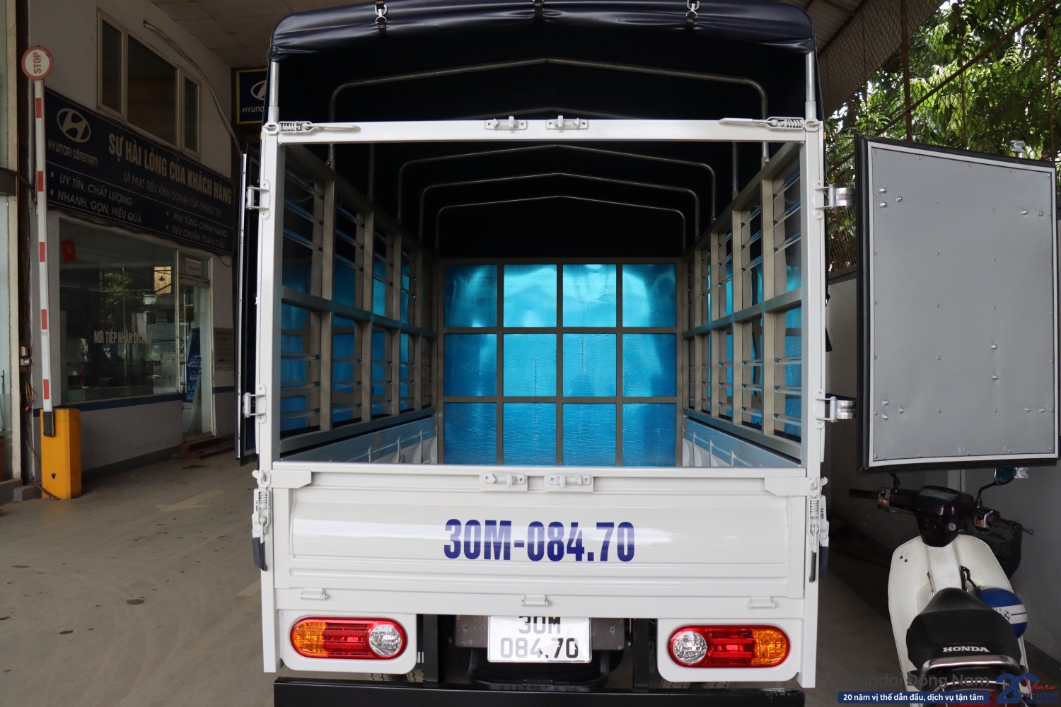 hyundai-porter-h150-thung-mui-bat