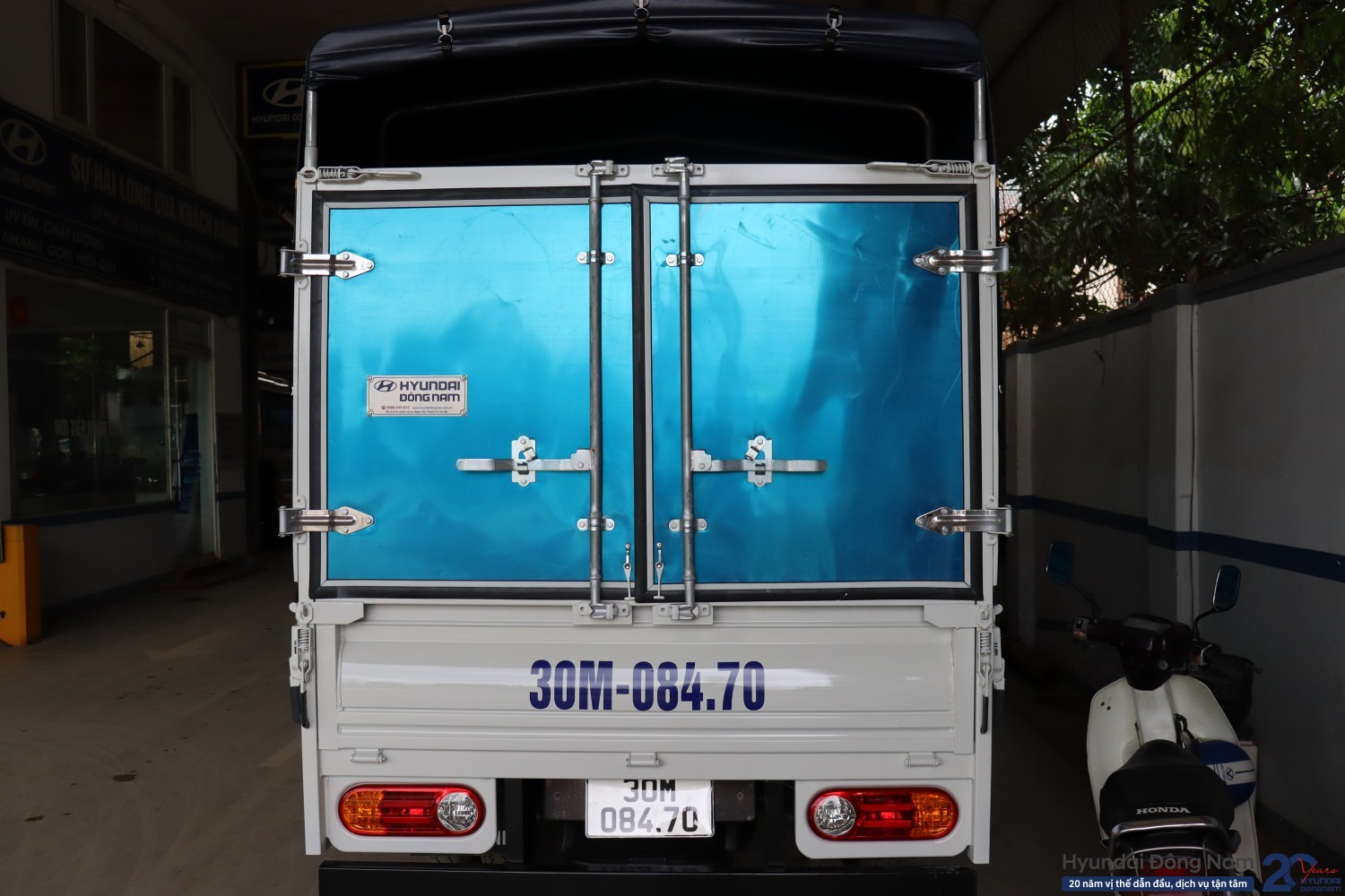 hyundai-porter-h150-thung-mui-bat