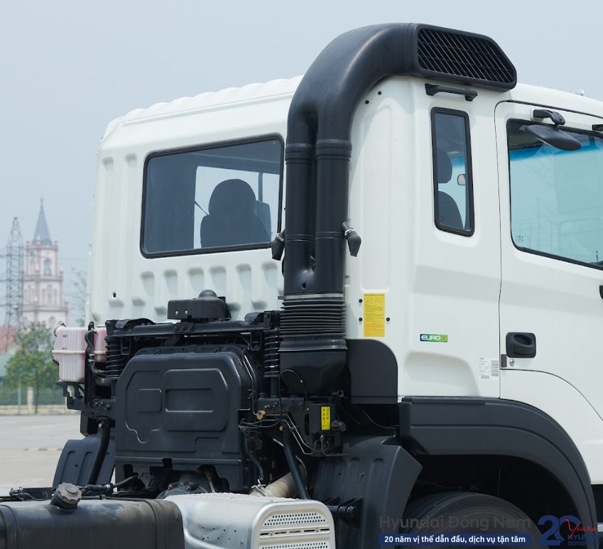 Cabin lật điện trên Hyundai HD1000