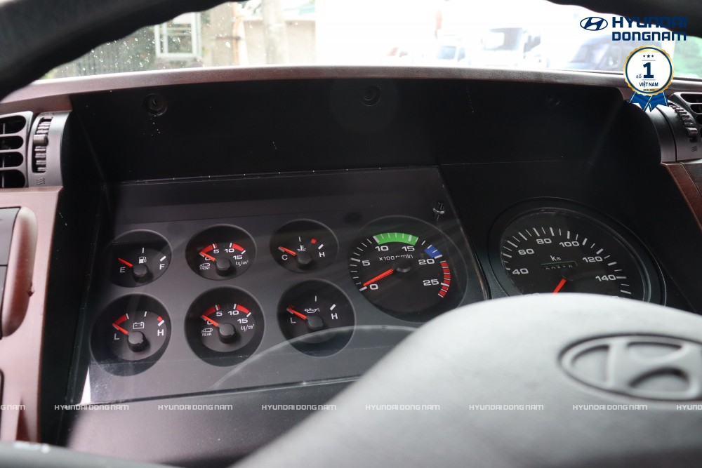 Đồng hồ hiển thị trên xe Hyundai HD320