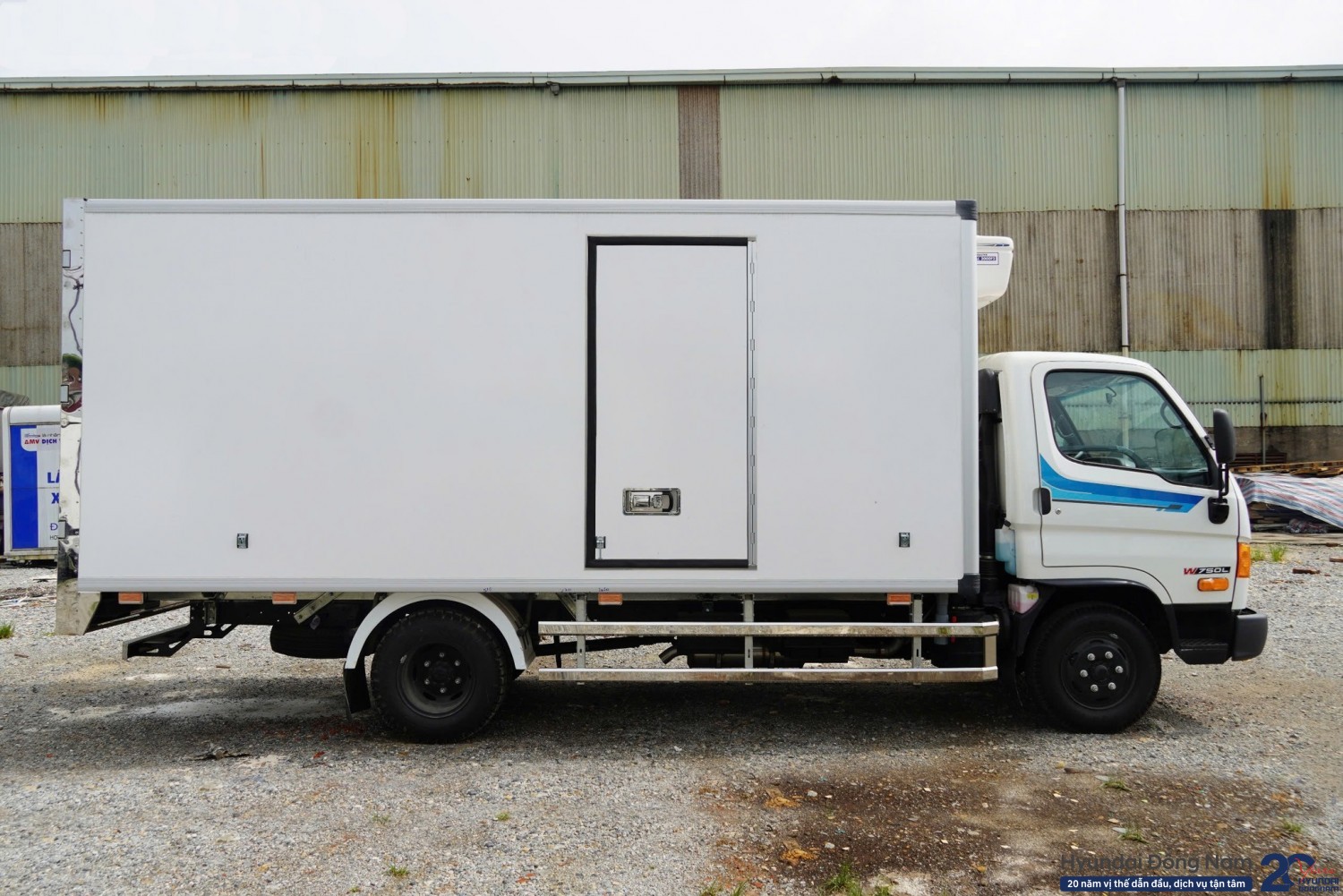 Hyundai W750L thùng đông lạnh