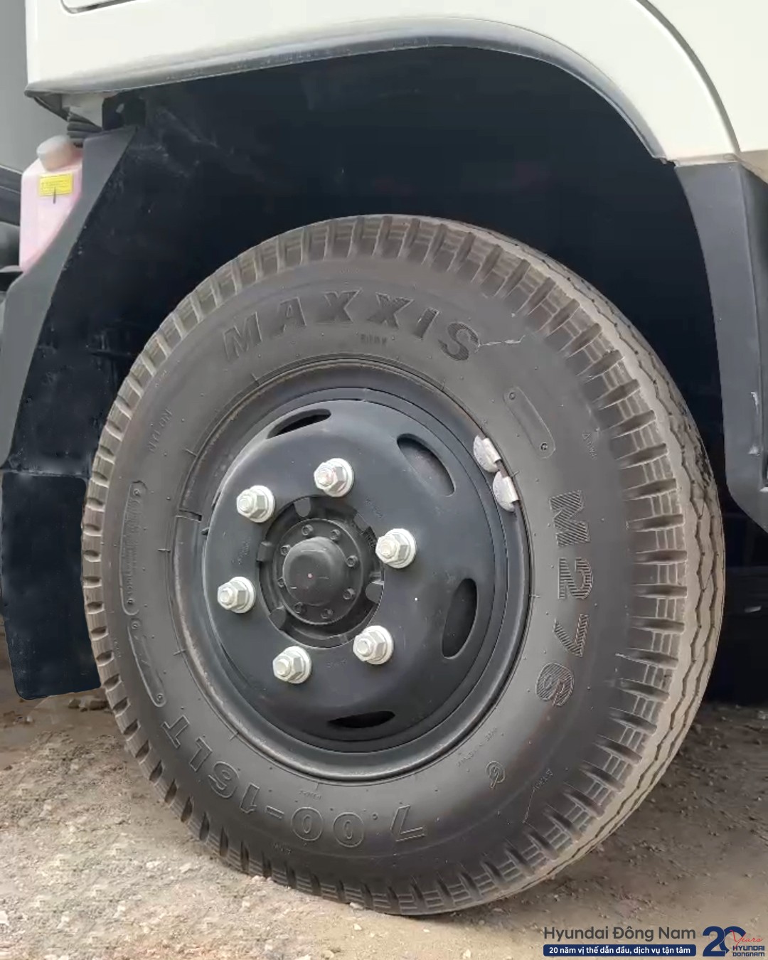 lốp trước Hyundai W750L thùng đông lạnh