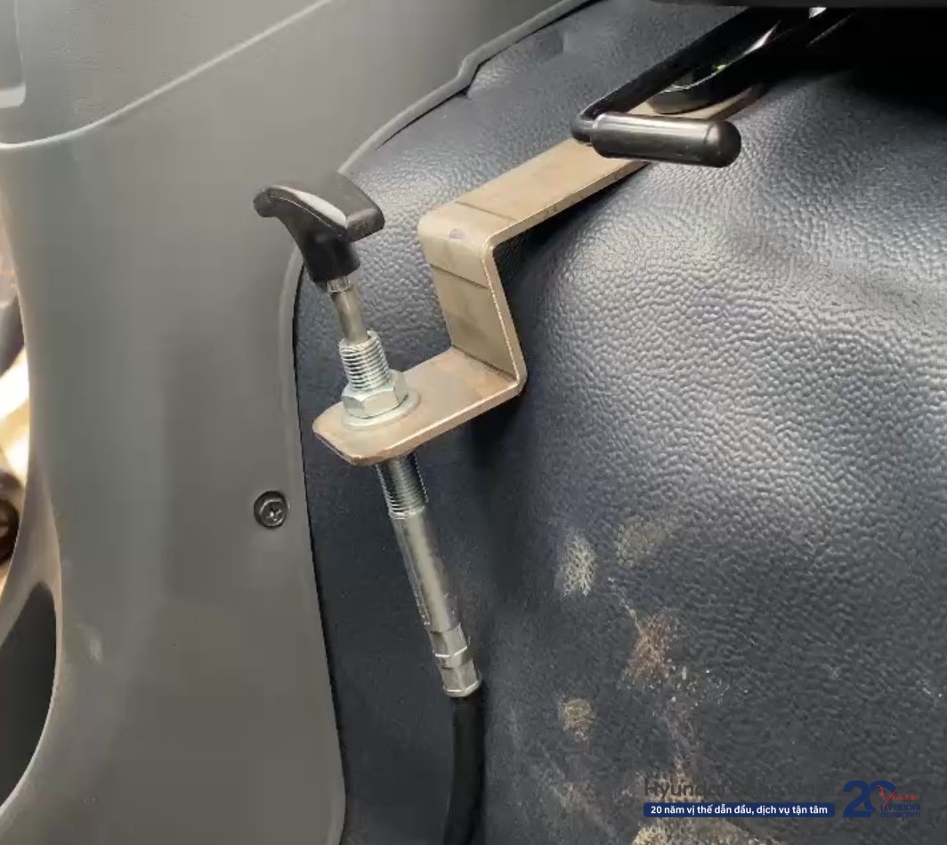 Cần gài cầu hộp số Hyundai N250 ben tự đổ