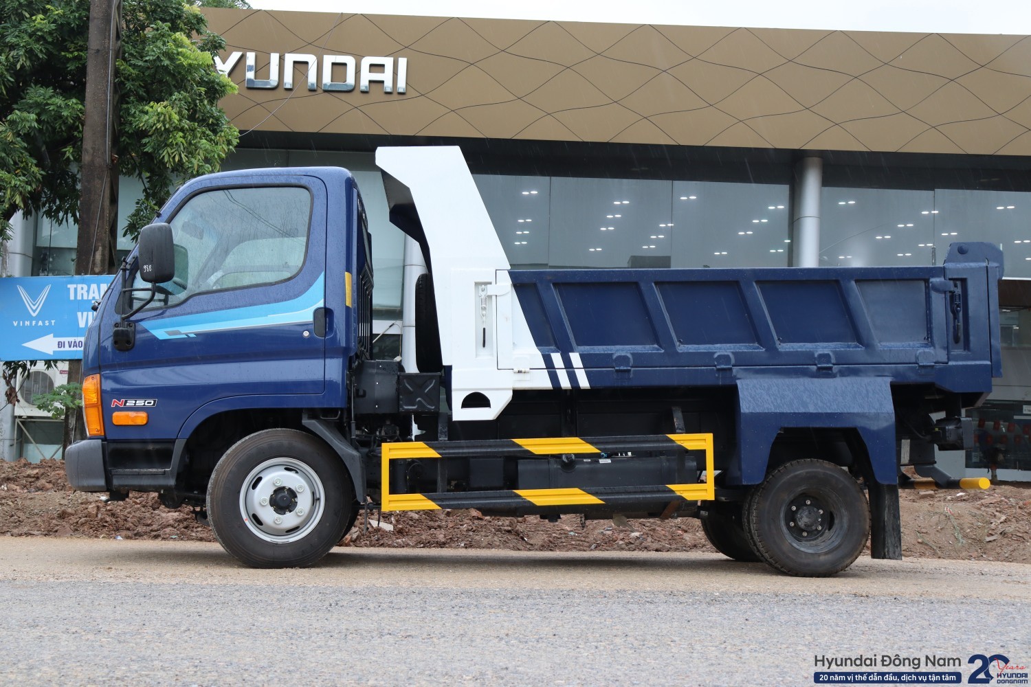 Hyundai N250 ben tự đổ