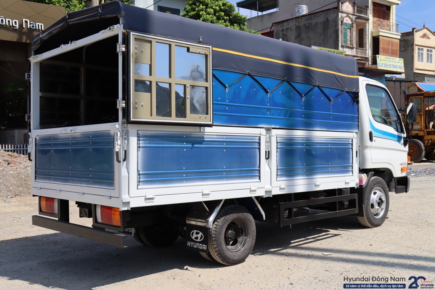 Hyundai N250 thùng mui bạt