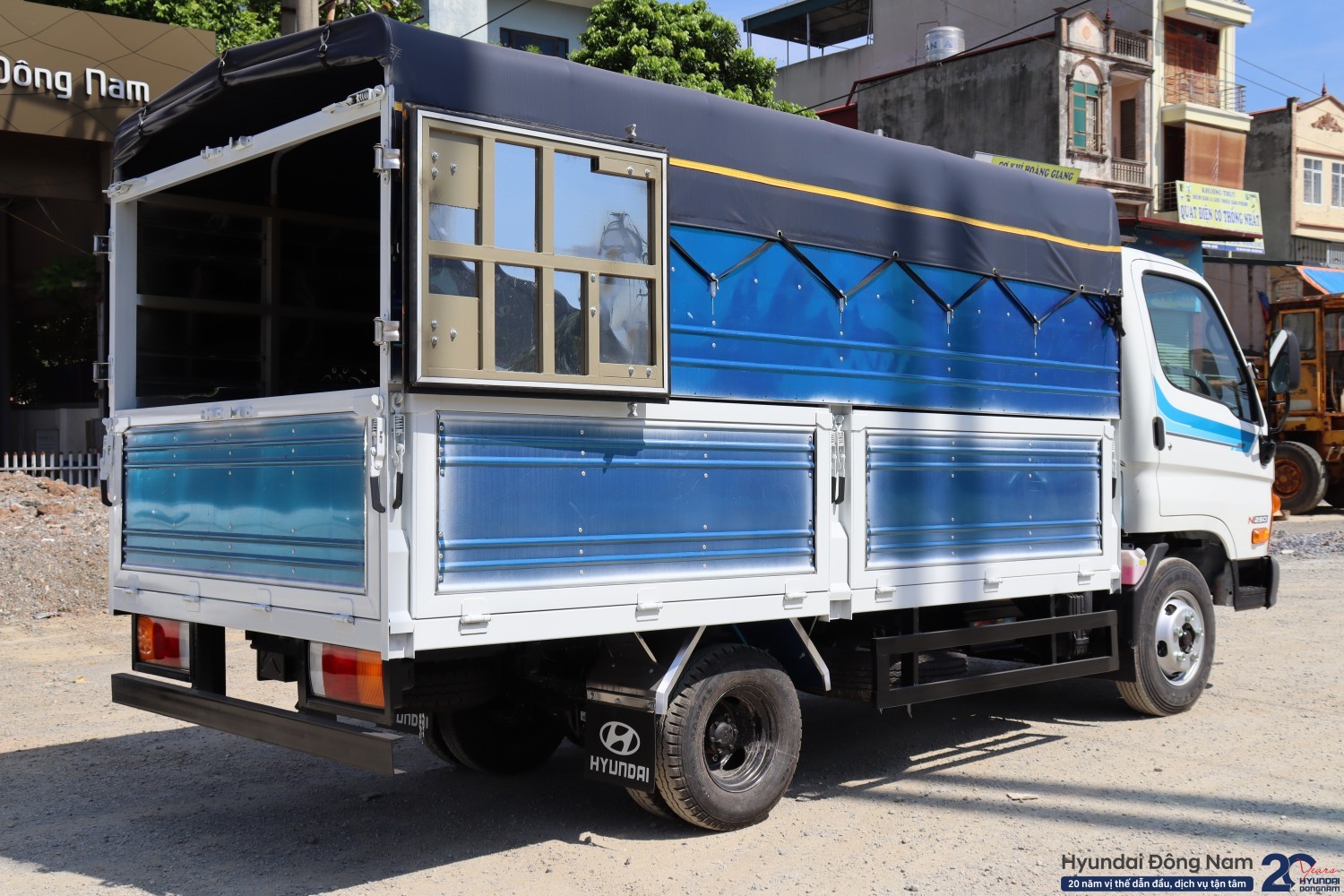 Hyundai N250 thùng mui bạt
