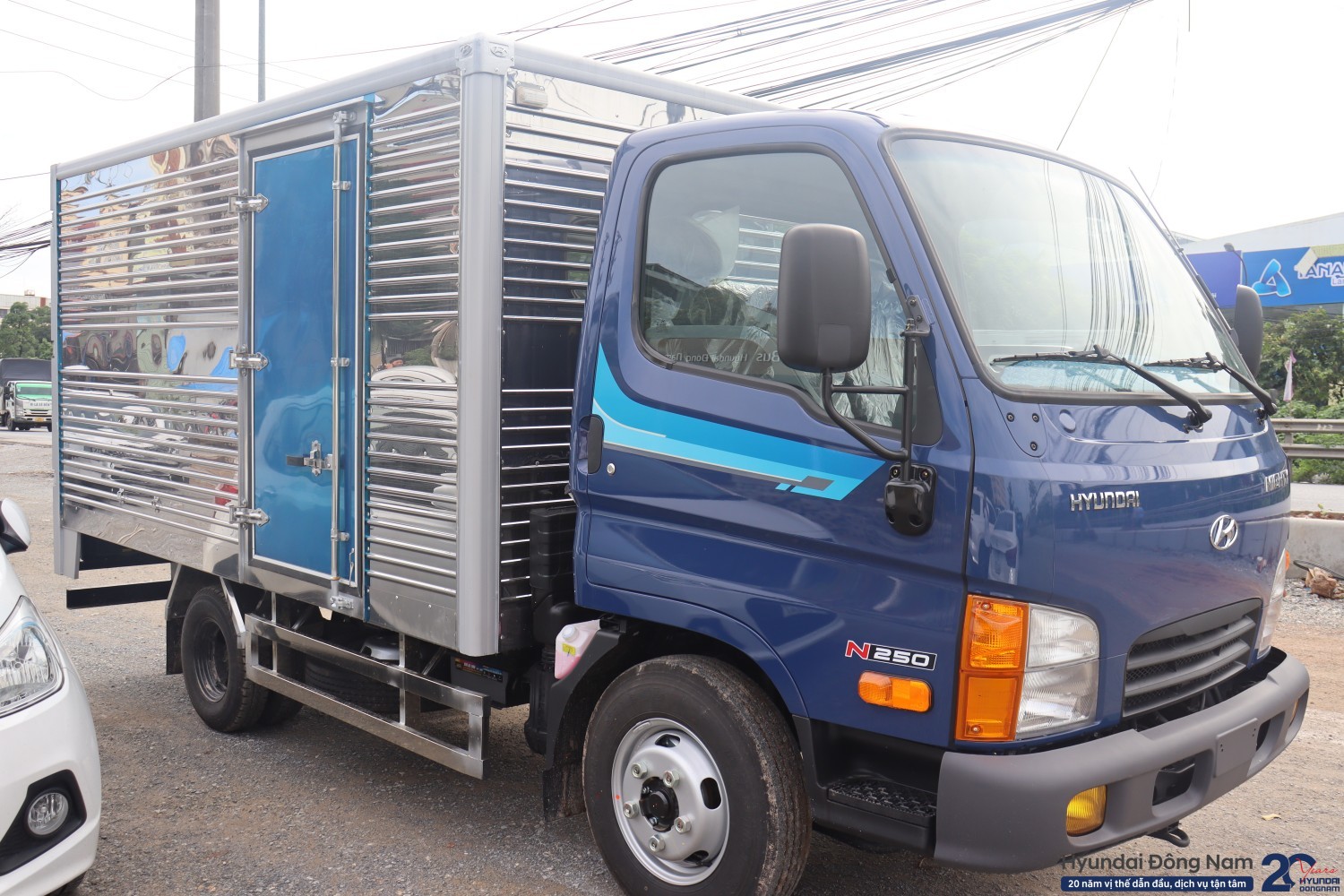 Hyundai N250 thùng kín