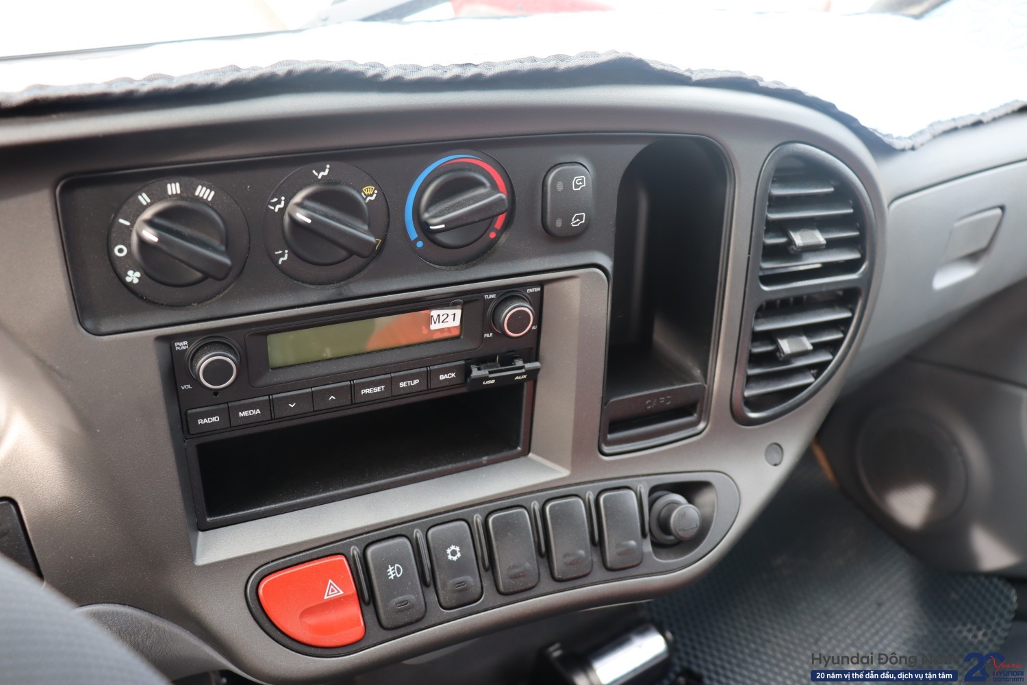 Hyundai N250 thùng kín