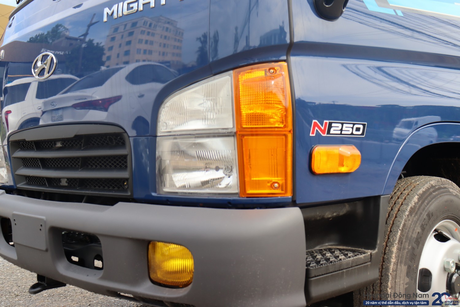 Đèn xe Hyundai N250 thùng kín