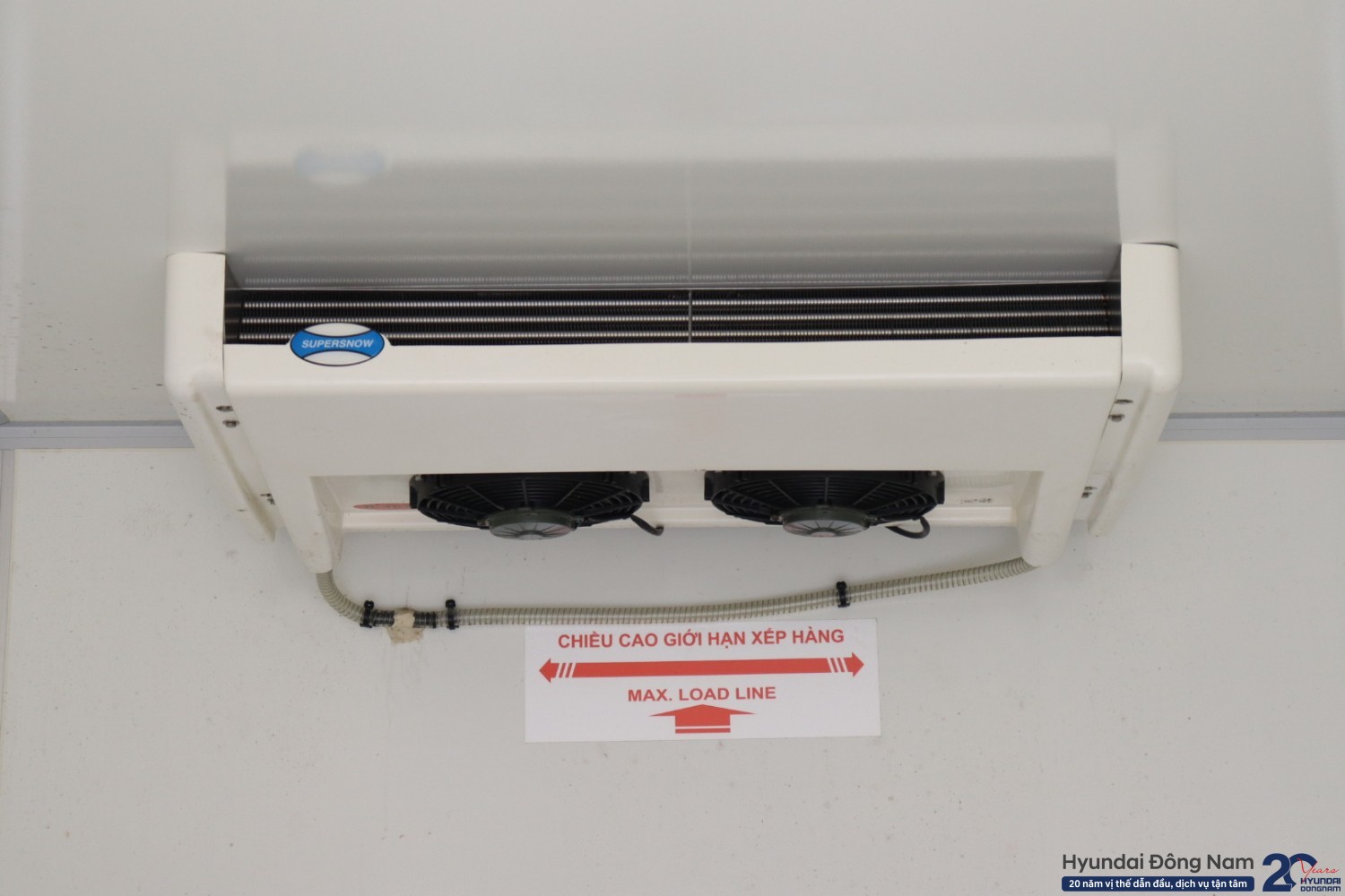 máy lạnh trên N250SL thùng đông lạnh