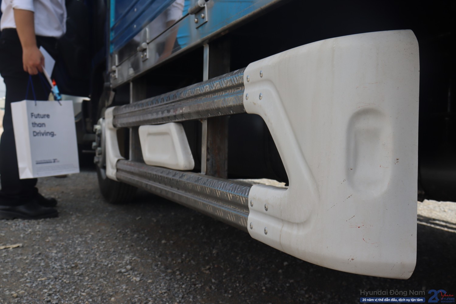 Cản hông Hyundai N250SL thùng mui bạt inox