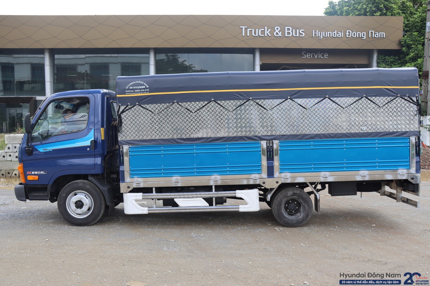 Hyundai N250SL thùng mui bạt inox