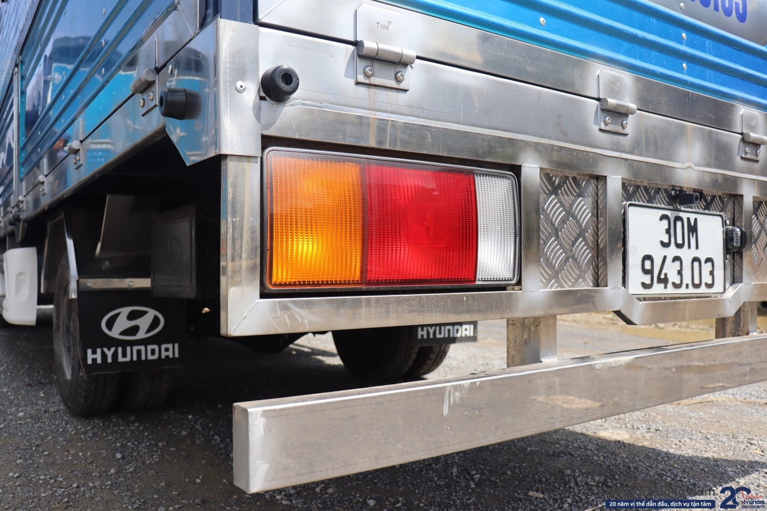 Đèn hậu Hyundai N250SL thùng mui bạt inox