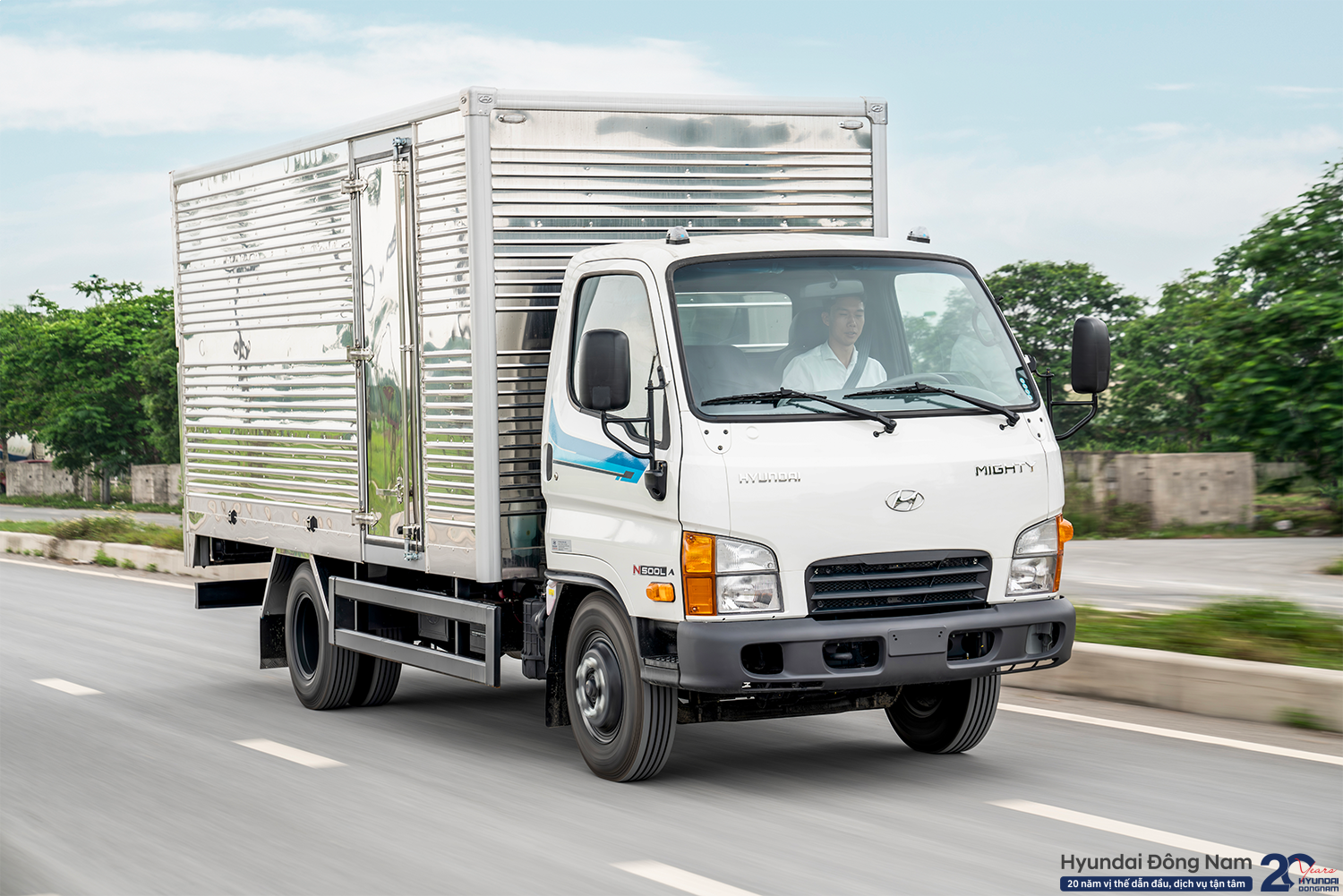 Hyundai N500LA thùng kín dài 4m5