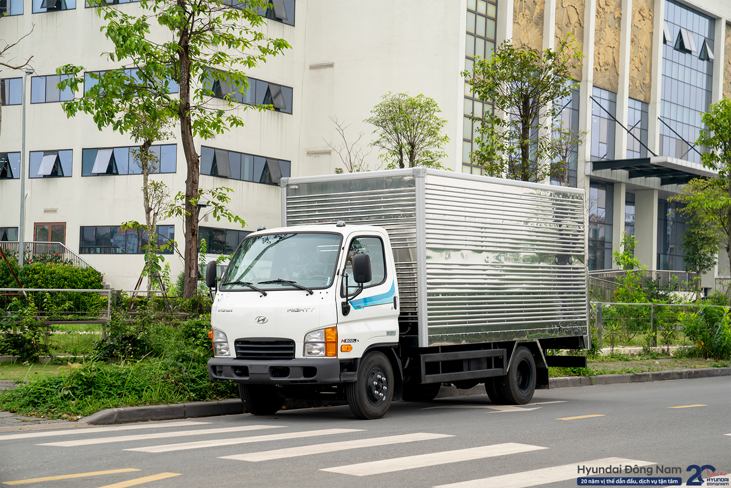 Hyundai N500LA thùng kín