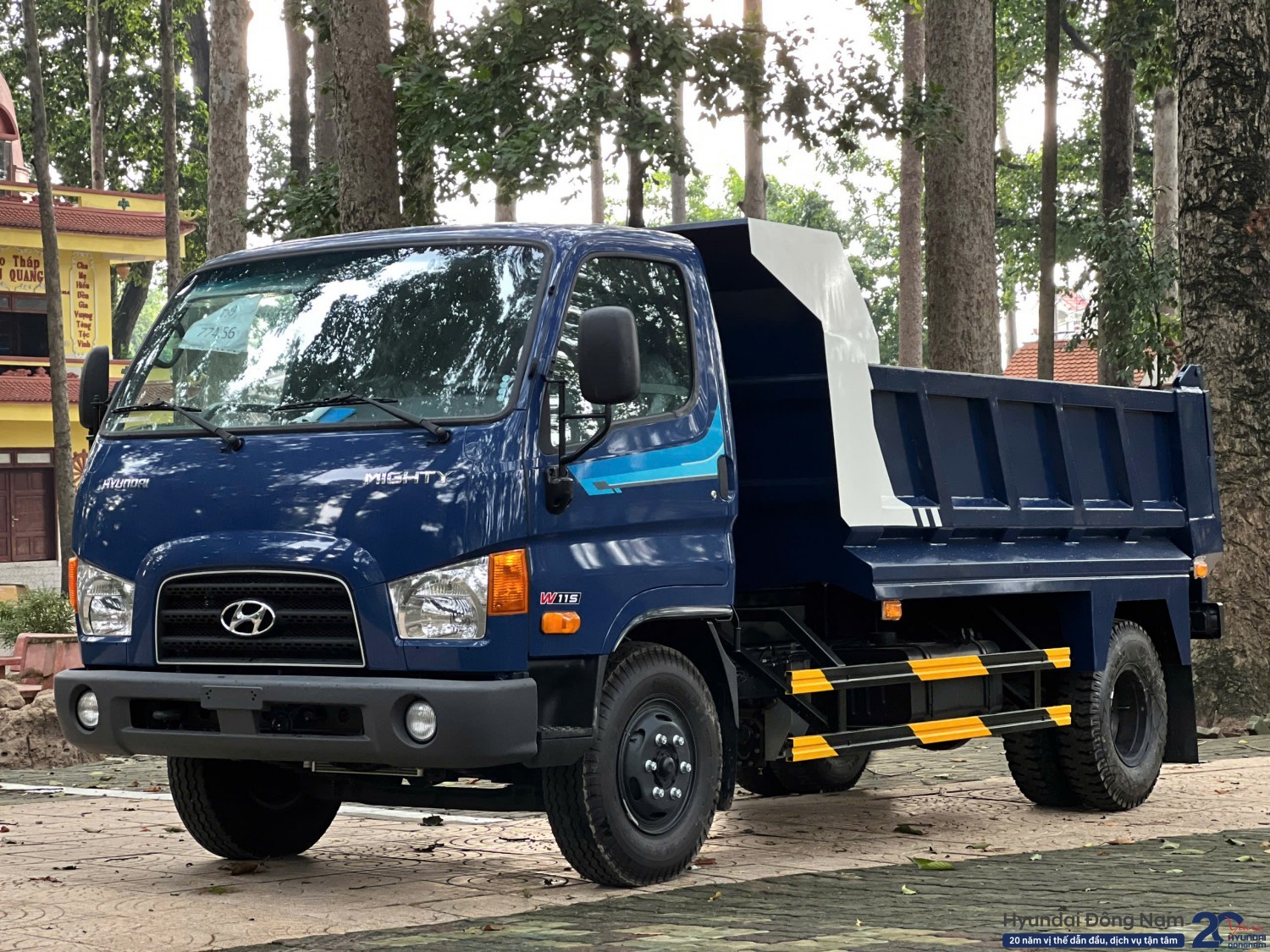 Hyundai W11S thùng ben tự đổ