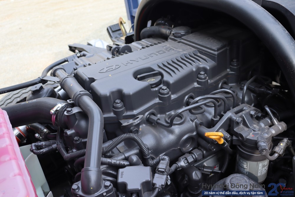Động cơ D4GA 3.9L trên xe Hyundai W11S