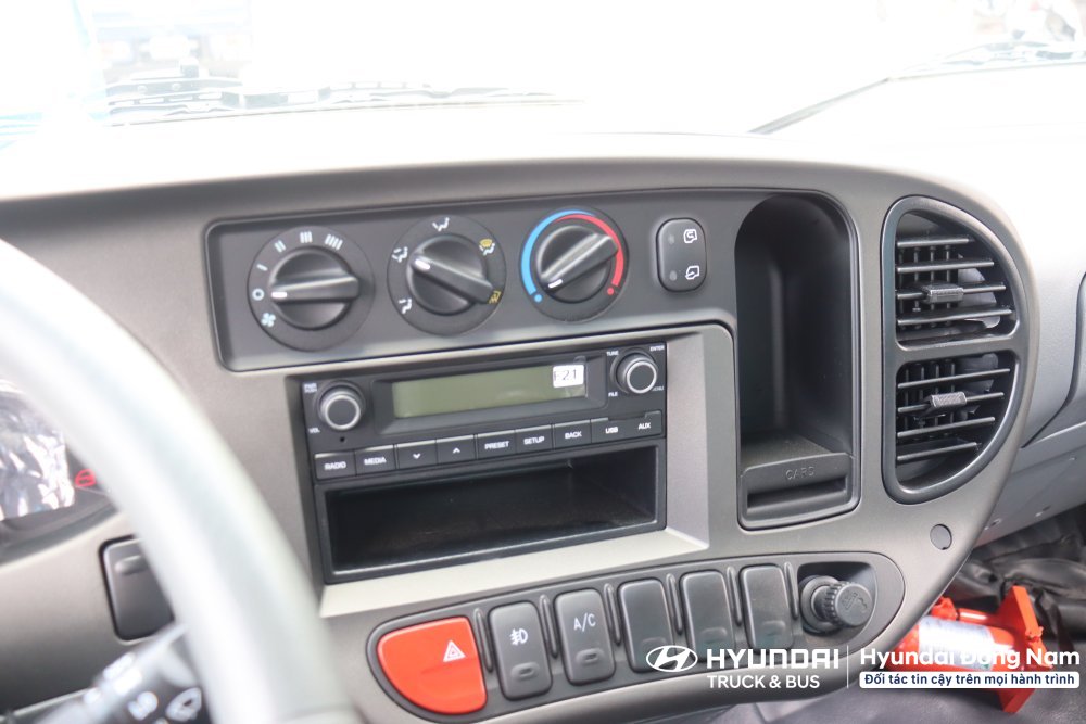 Hyundai W11XL thùng mui bạt inox