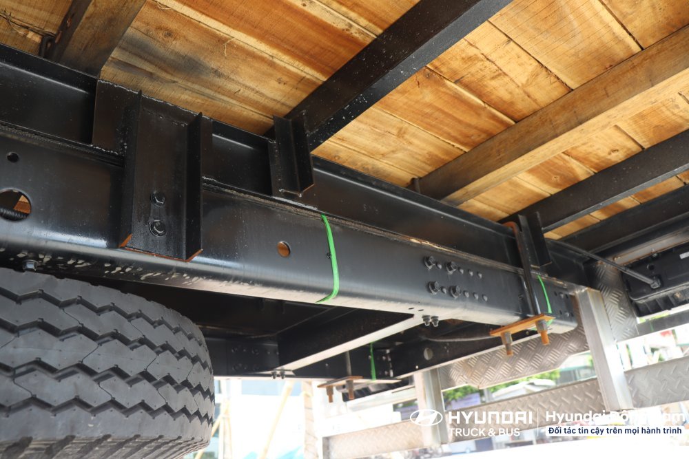 Hyundai W11XL thùng mui bạt inox