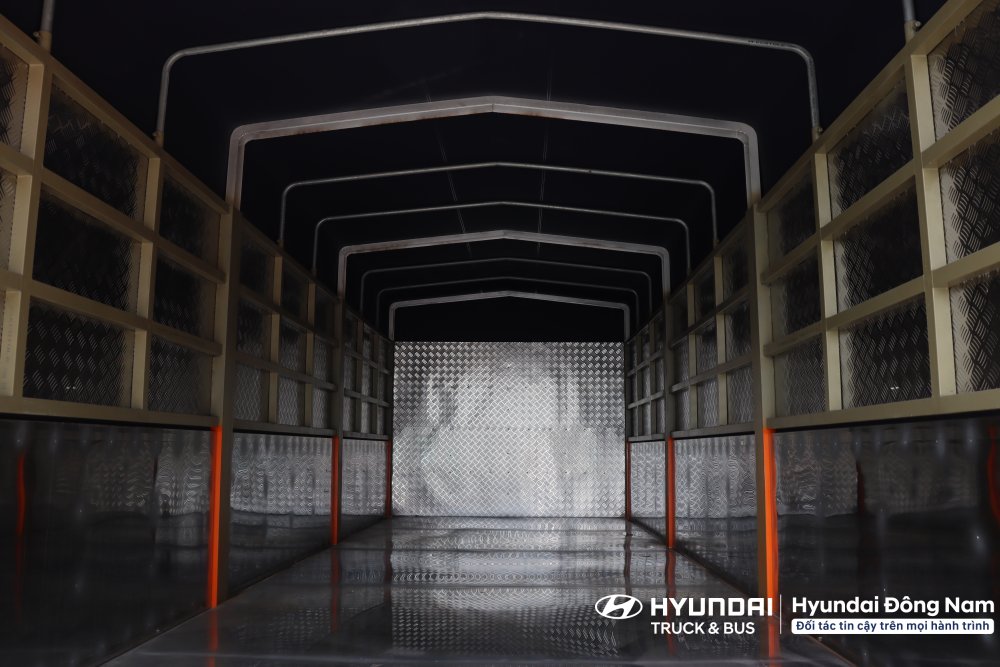 Hyundai W11XL thùng mui bạt inox
