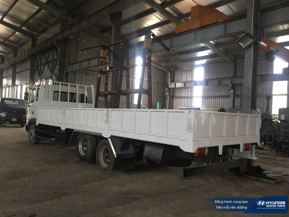 xe tai hyundai hd240 cho kinh ch